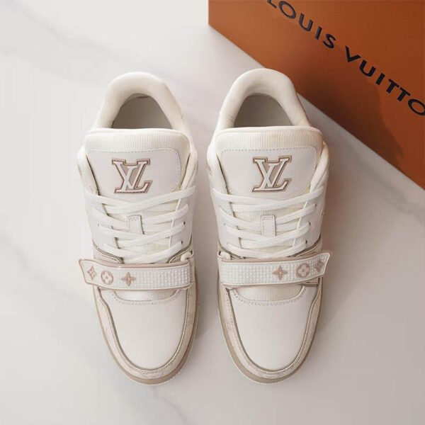 Beige single character calf leather LV Trainer sports shoes