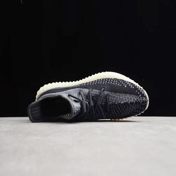 Yeezy Boost 350 v2 Black Angel Pure Black Running