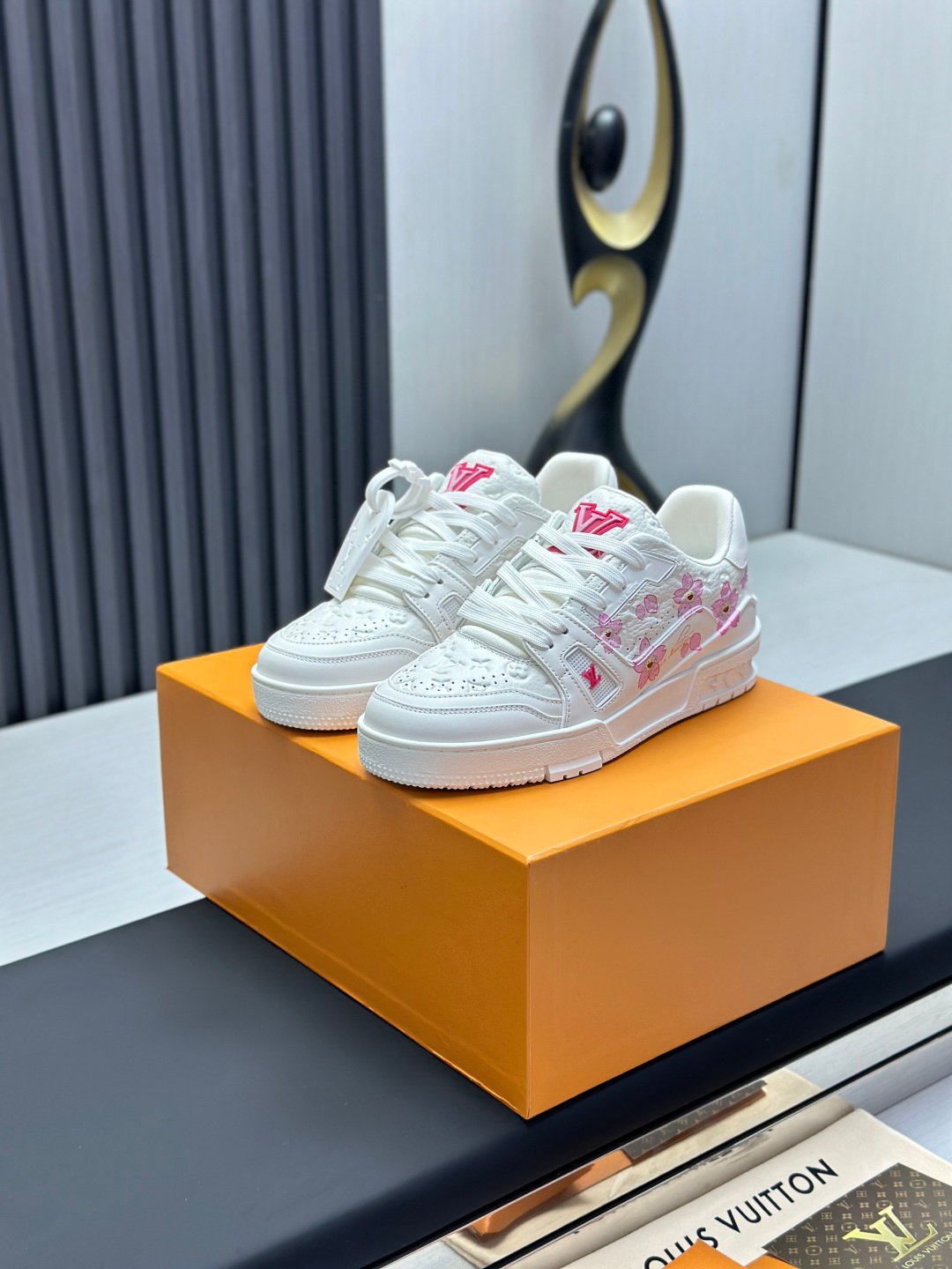 Takashi Murakami x LOUIS VUITTON Trainer