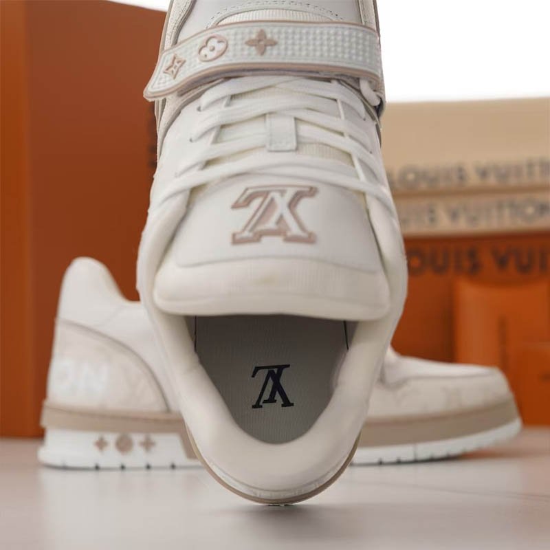 Beige single character calf leather LV Trainer sports shoes