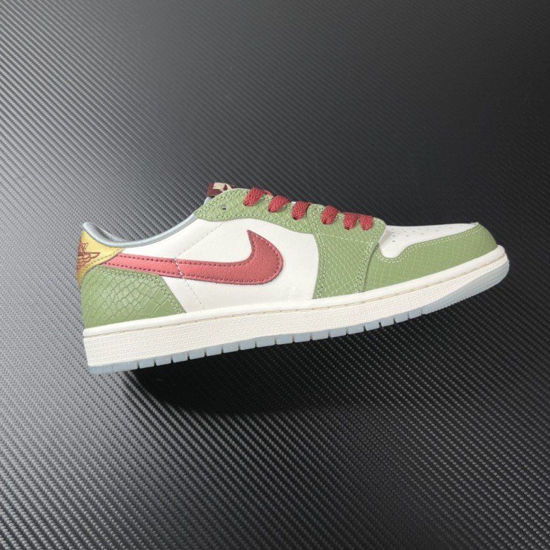 Air Jordan 1 Low OG “Year Of The Dragon ” 2024