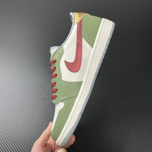 Air Jordan 1 Low OG “Year Of The Dragon ” 2024