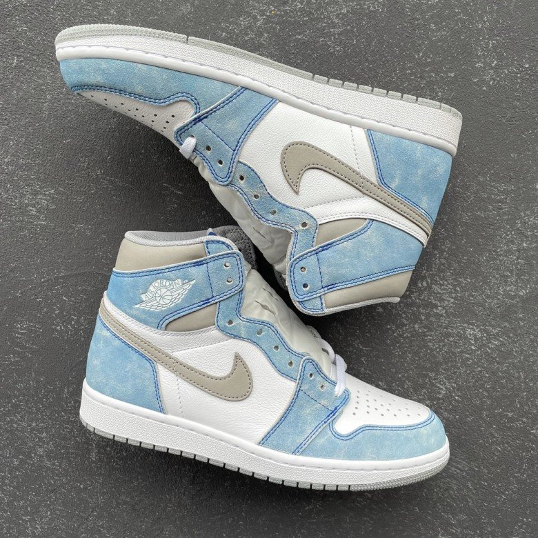 Air Jordan 1 Retro High OG GS Hyper Royal