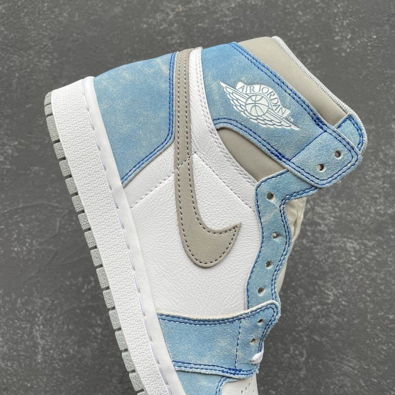 Air Jordan 1 Retro High OG GS Hyper Royal