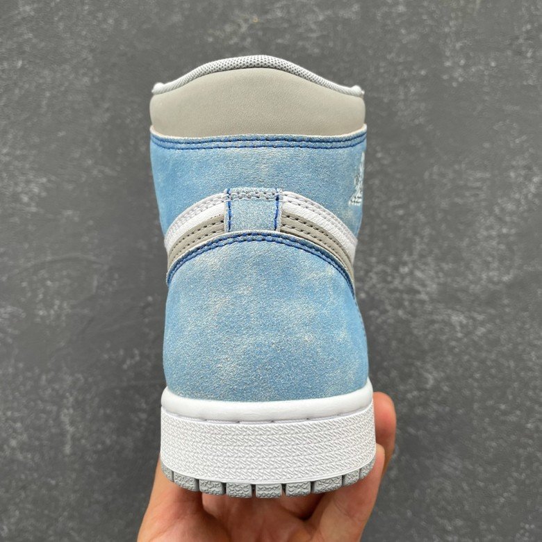 Air Jordan 1 Retro High OG GS Hyper Royal