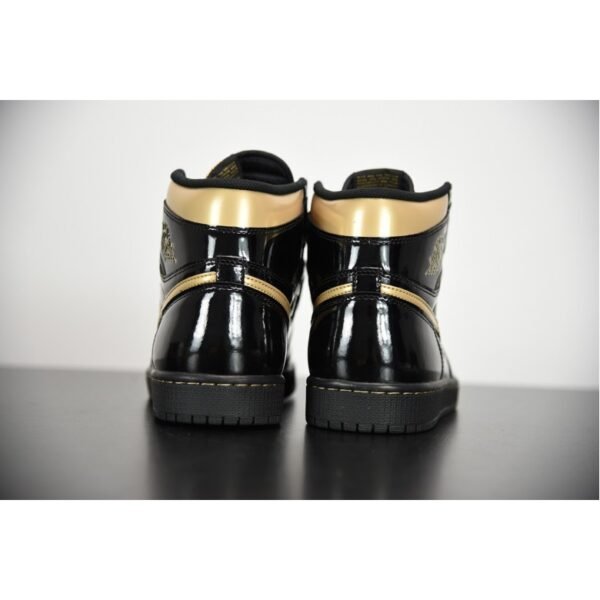 Air Jordan 1 Retro High OG In Black/Metallic Gold 555088-032