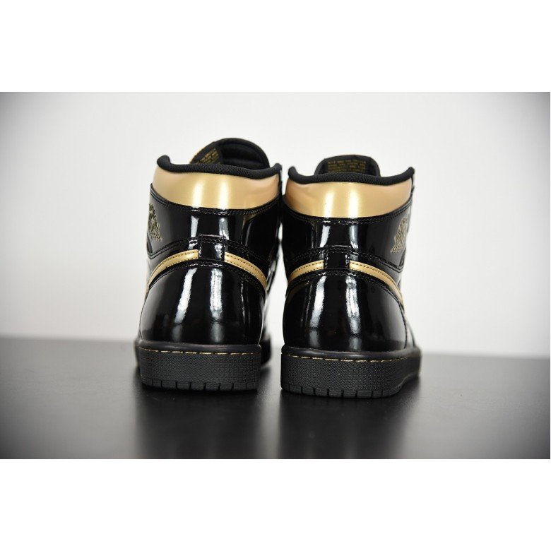 Air Jordan 1 Retro High OG In Black/Metallic Gold 555088-032