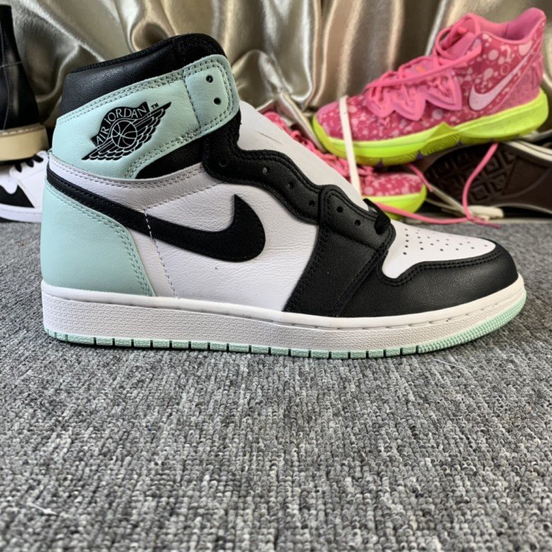 Air Jordan 1 Retro High OG NRG Igloo