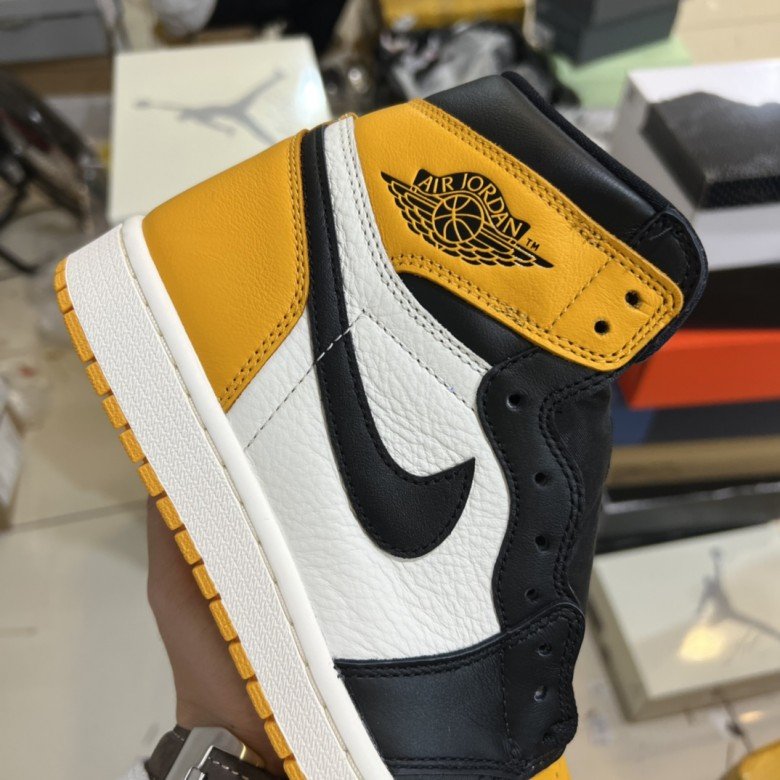 AIR JORDAN 1 RETRO HIGH OG Taxi/ 'YELLOW TOE'