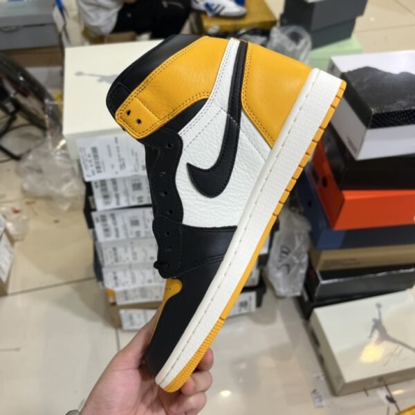 AIR JORDAN 1 RETRO HIGH OG Taxi/ 'YELLOW TOE'