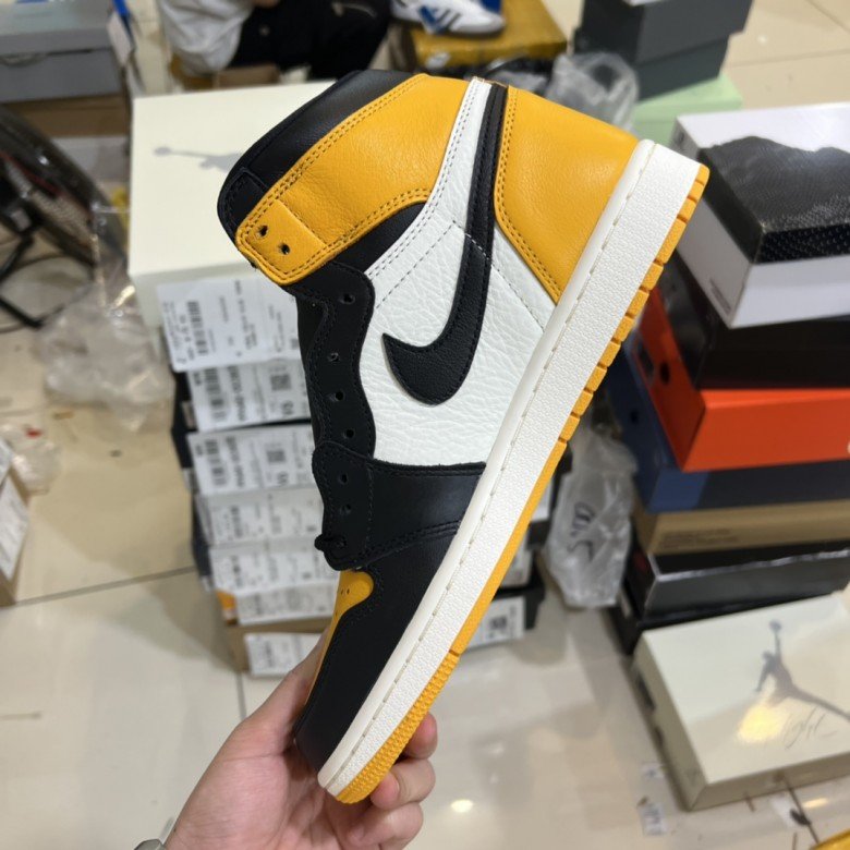 AIR JORDAN 1 RETRO HIGH OG Taxi/ 'YELLOW TOE'