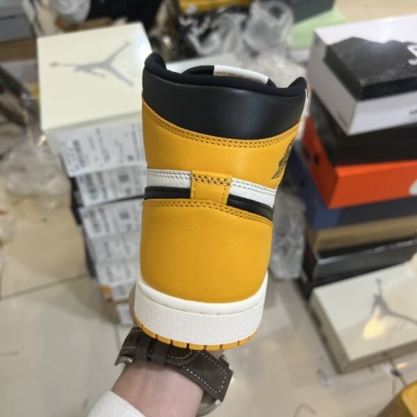 AIR JORDAN 1 RETRO HIGH OG Taxi/ 'YELLOW TOE'