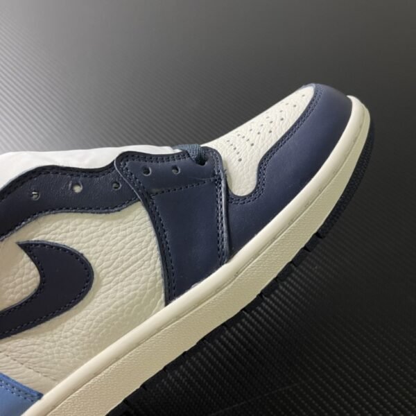 Air Jordan 1 Retro Obsidian
