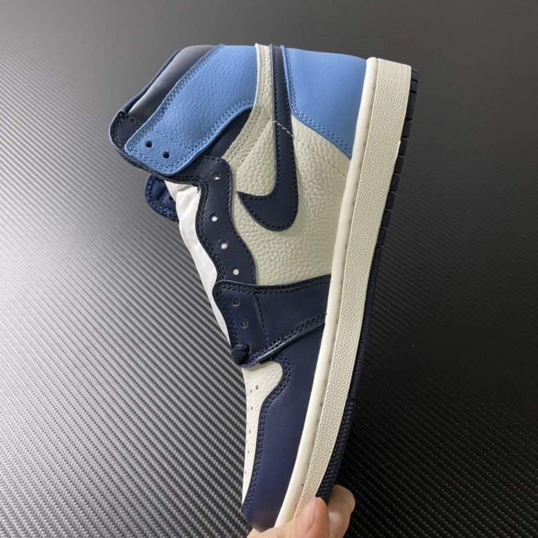 Air Jordan 1 Retro Obsidian