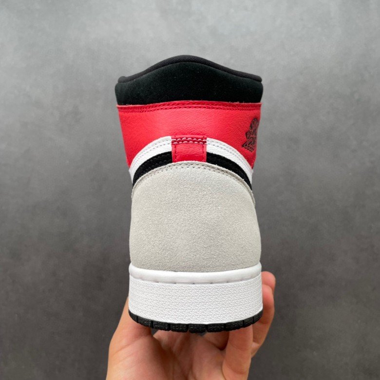 Air Jordan 1 Retro Smoke Grey