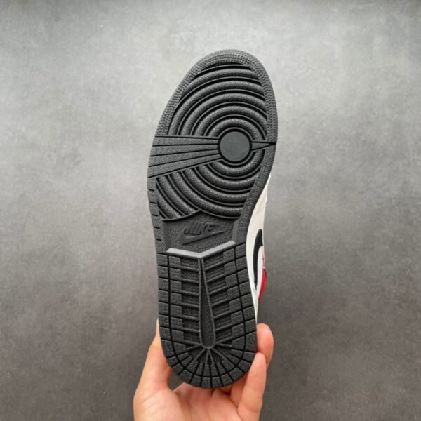 Air Jordan 1 Retro Smoke Grey
