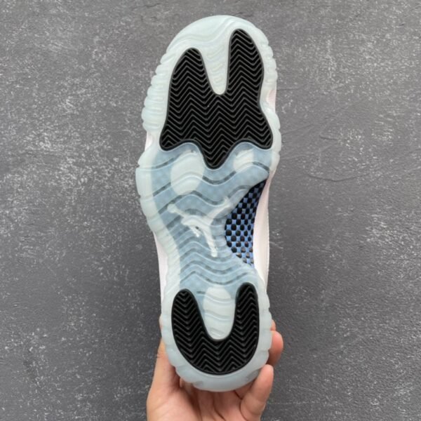 Air Jordan 11 Low “Legend Blue” 580521-139