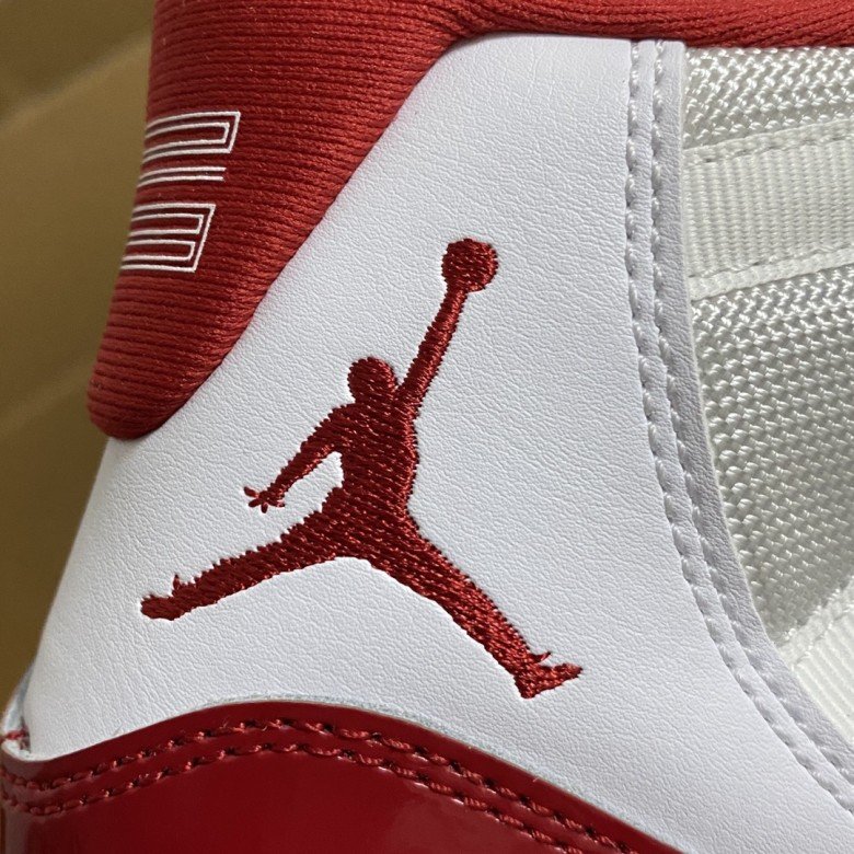 Air Jordan 11 Retro Cherry 2022