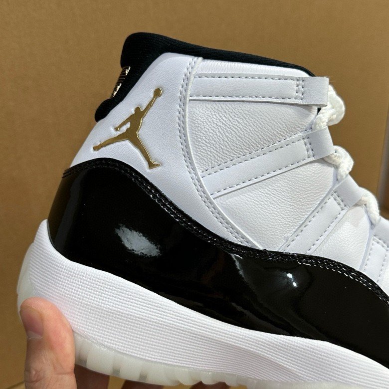 Air Jordan 11 Retro Concord 2018