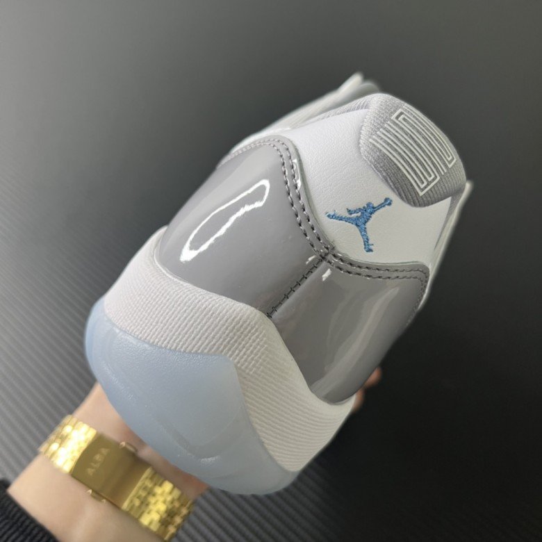 Air Jordan 11 Retro Low Cement Grey 2023