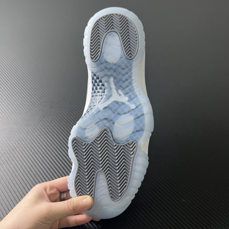 Air Jordan 11 Retro Low Cement Grey 2023
