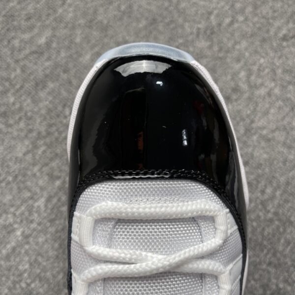 Air Jordan 11 Retro Low Concord