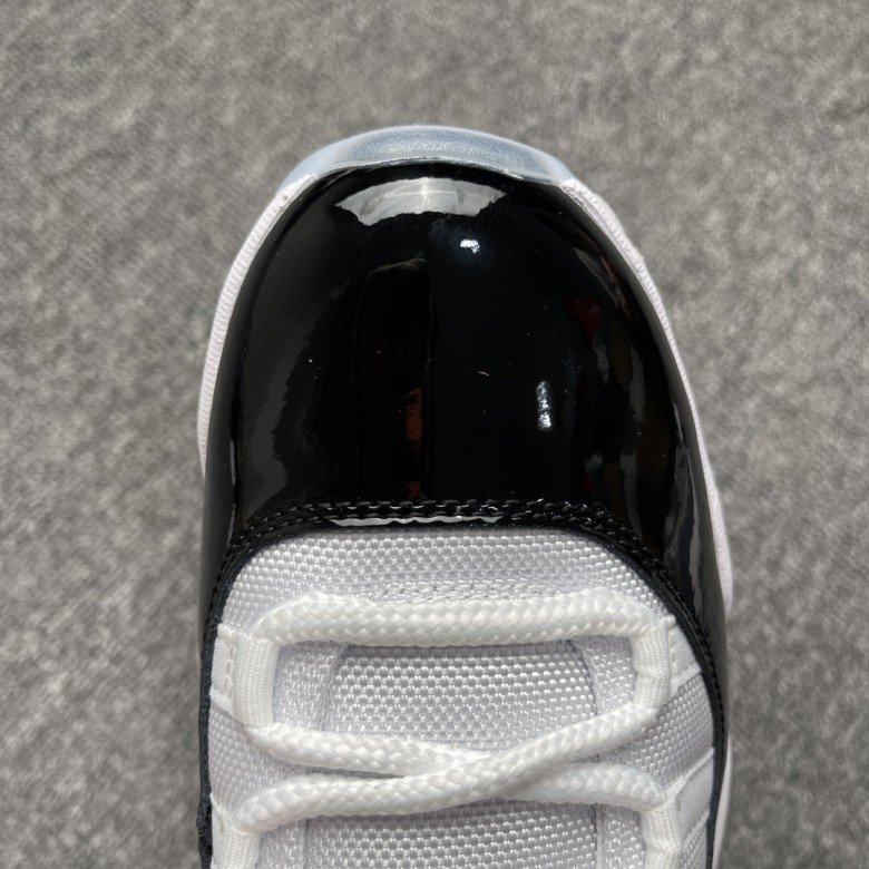 Air Jordan 11 Retro Low Concord