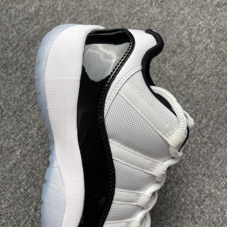 Air Jordan 11 Retro Low Concord