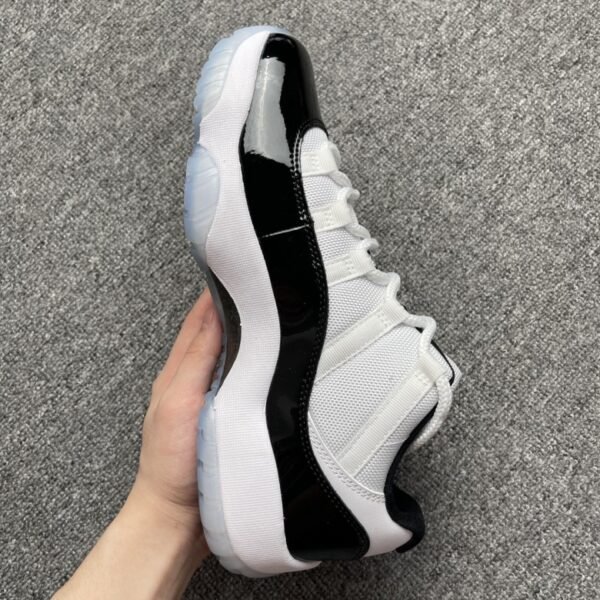Air Jordan 11 Retro Low Concord