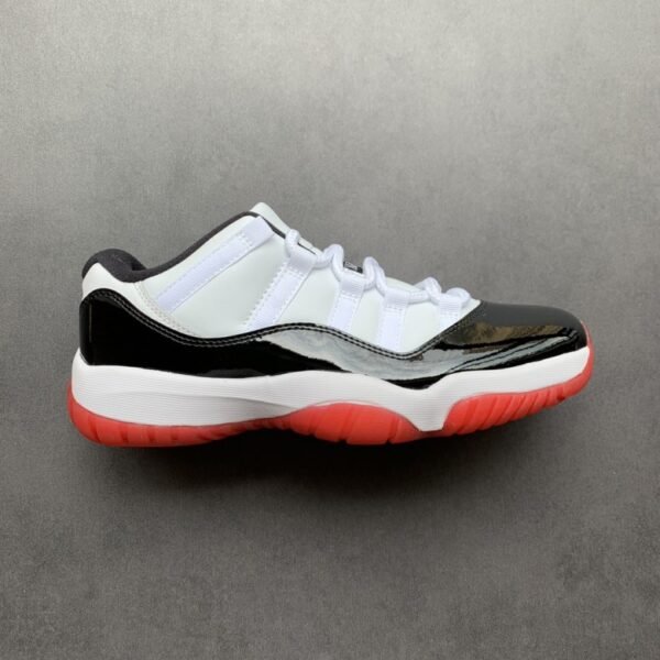 Air Jordan 11 Retro Low Concord Bred