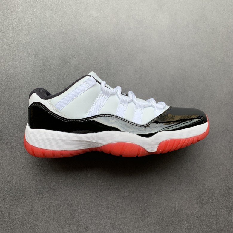 Air Jordan 11 Retro Low Concord Bred