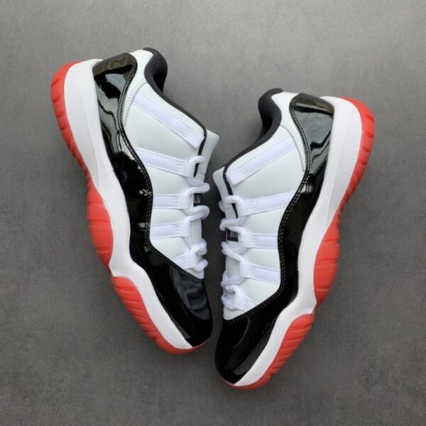 Air Jordan 11 Retro Low Concord Bred