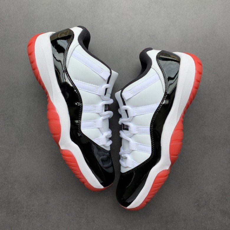 Air Jordan 11 Retro Low Concord Bred