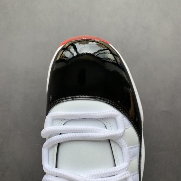 Air Jordan 11 Retro Low Concord Bred