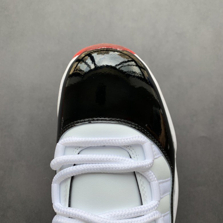 Air Jordan 11 Retro Low Concord Bred