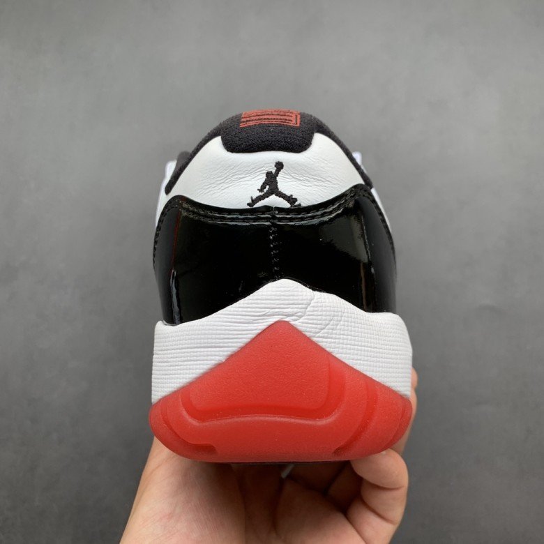 Air Jordan 11 Retro Low Concord Bred