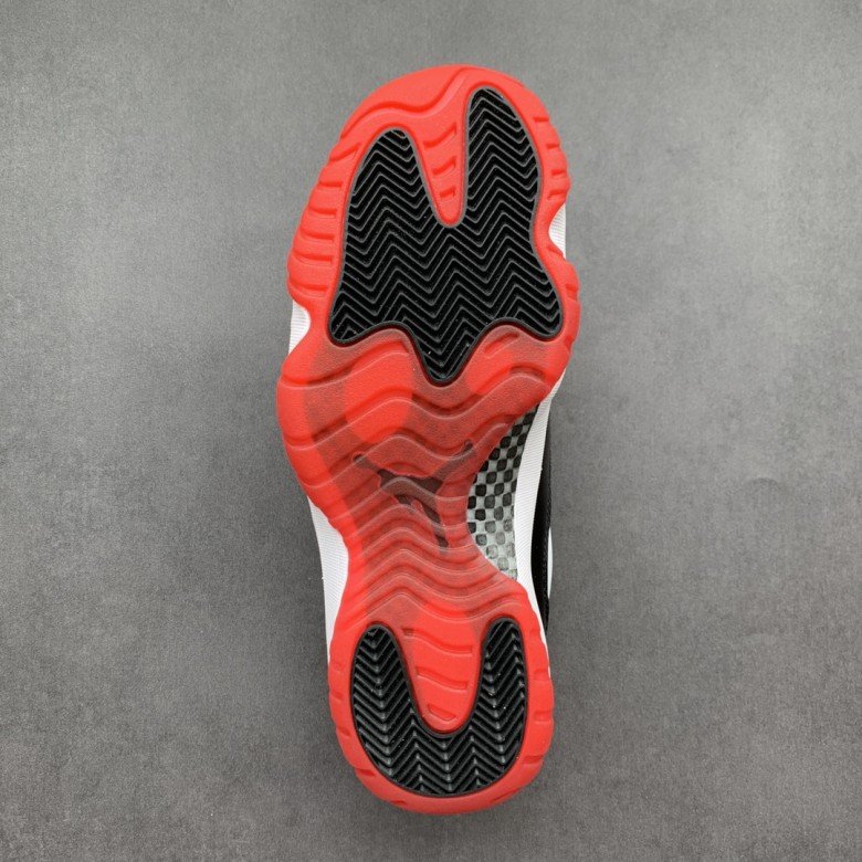Air Jordan 11 Retro Low Concord Bred