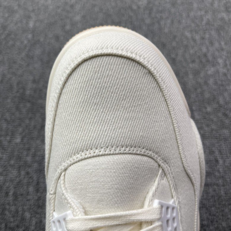 Air Jordan 4 Retro Levi's White (Levi's Tag)