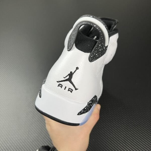Air Jordan 6 Retro Reverse Oreo 2024