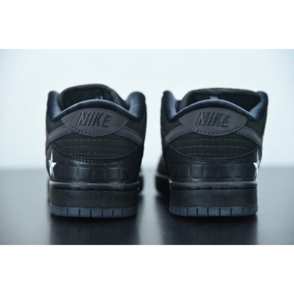 Familia X Nike SB Dunk Low First Avenue
