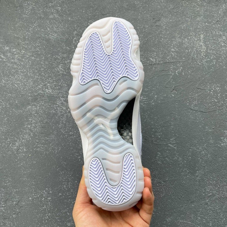 Jordan 11 Retro Low Pure Violet