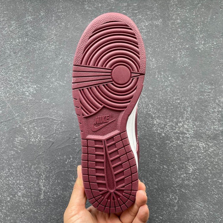 Nike Dunk Low Bordeaux
