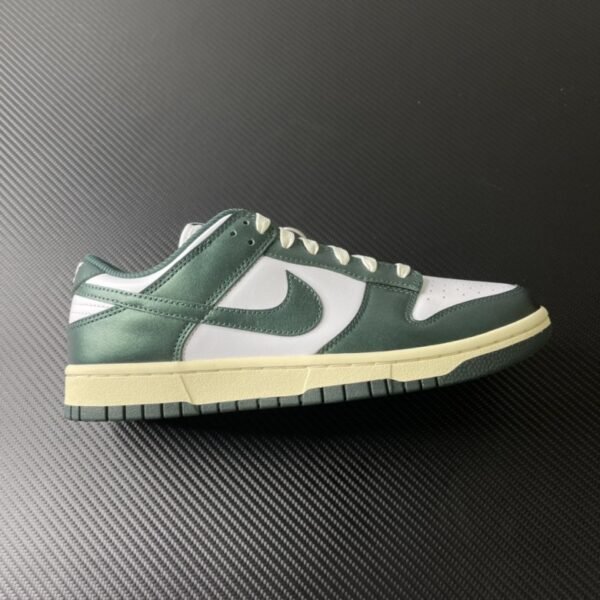 Nike Dunk Low Vintage Green (W)