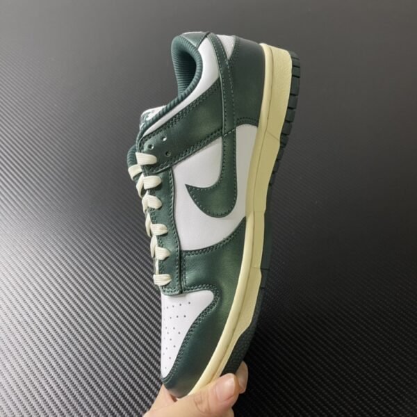 Nike Dunk Low Vintage Green (W)