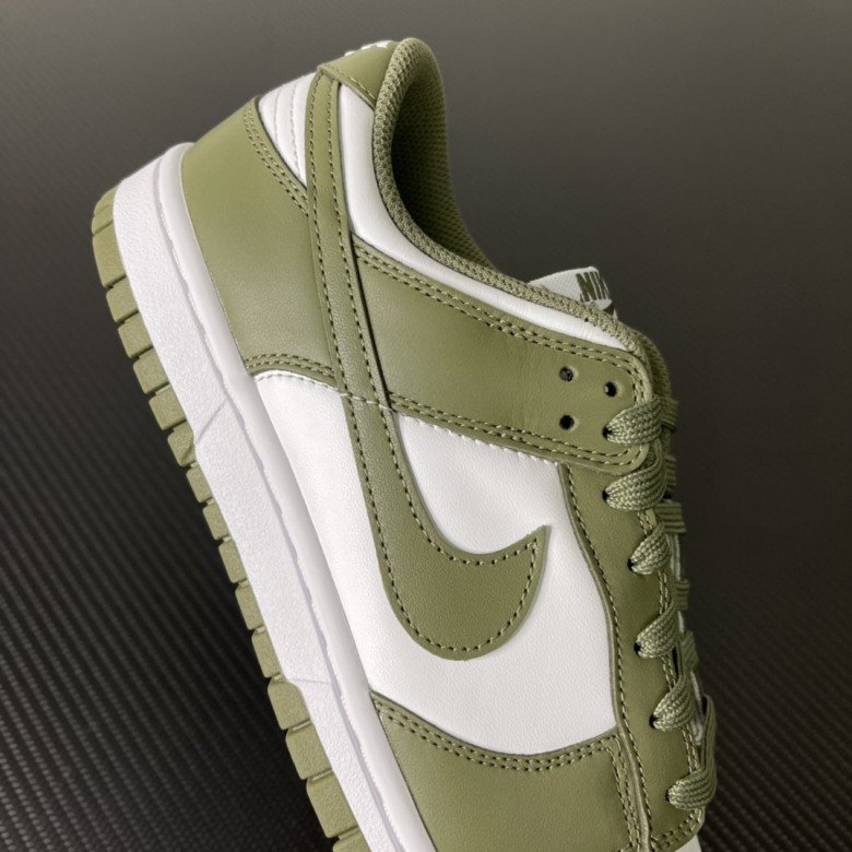 Nike Dunk Medium Olive W