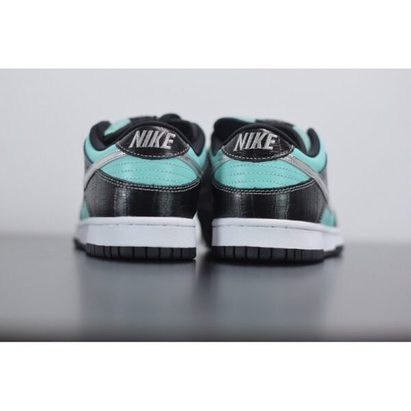Nike SB Dunk Low Diamond Supply Co. Tiffany