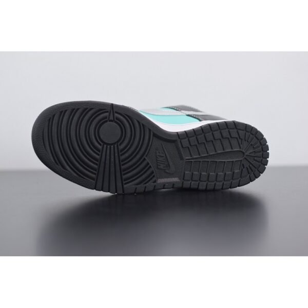 Nike SB Dunk Low Diamond Supply Co. Tiffany