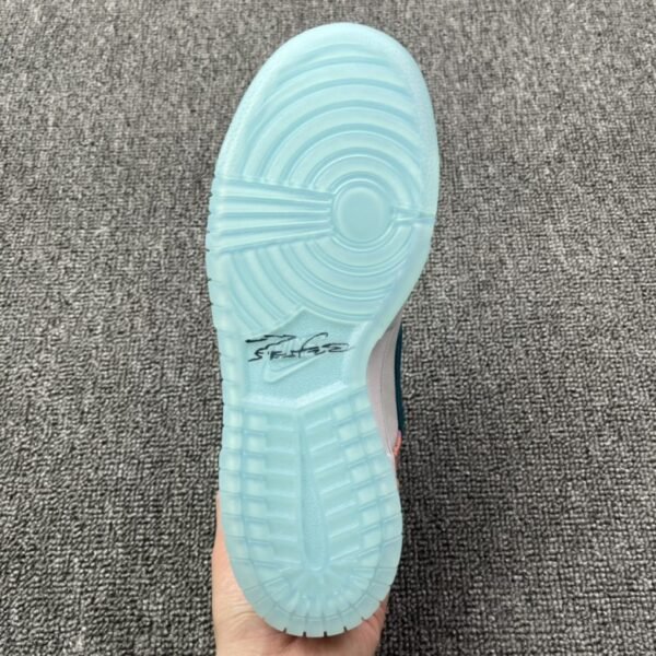 Nike SB Dunk Low Futura Laboratories Bleached Aqua