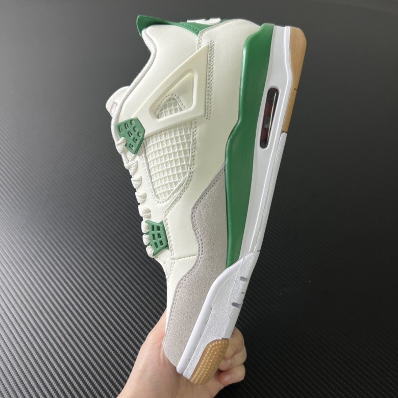 Nike SB x Air Jordan 4 “Pine Green” 2023