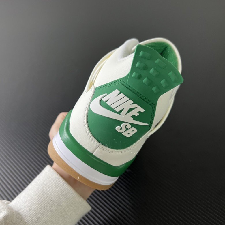Nike SB x Air Jordan 4 “Pine Green” 2023